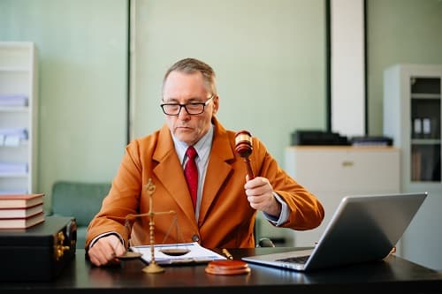 Avocat; votre défense face aux accusations criminelles