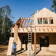 , Avocat; Immobilier : ces éléments indispensables à vérifier avant d’acheter un terrain à bâtir