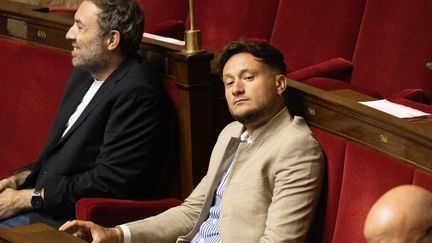 Convocation Police; Tentative d’arrestation démentie, convocation avortée… Pourquoi des policiers attendaient-ils le député LFI Raphaël Arnault à son arrivée à Paris ?
